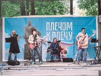 Патриотическое мероприятие ко Дню флага Российской Федерации пошло 24 августа в сквере Бажова под эгидой Центра Московского долголетия "Ростокино"